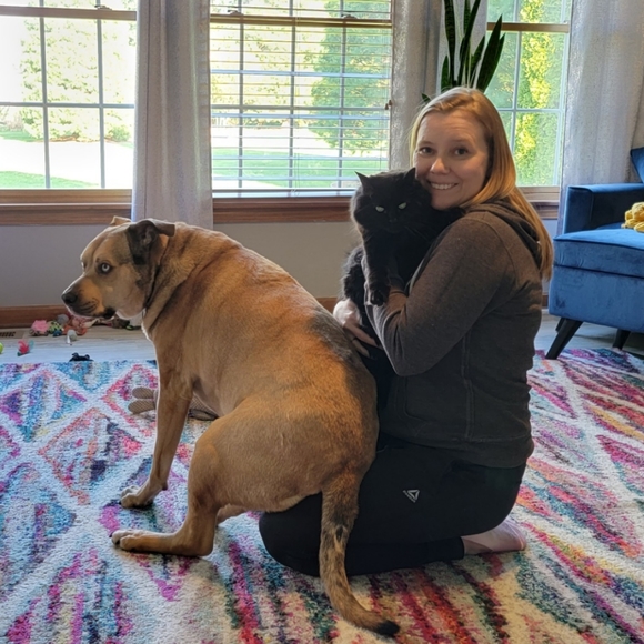 Meet your Posher, Nicole - Picture 2 of 2